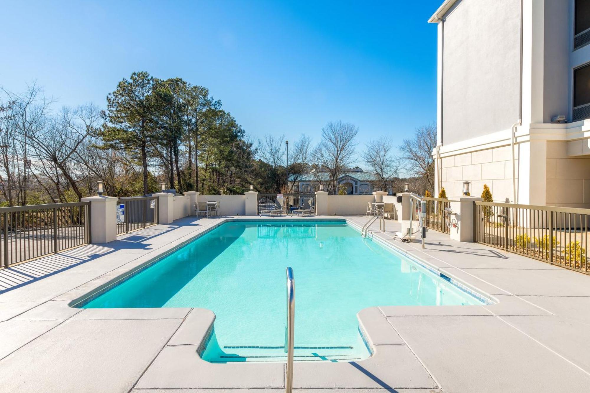 Holiday Inn Express Atlanta West - Theme Park Area By Ihg Lithia Springs Exterior photo
